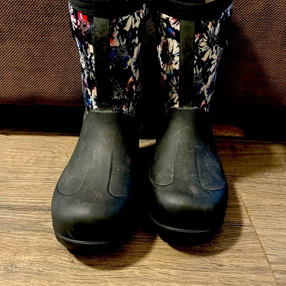 BOGS Girls size 3 - Picture 2 of 4